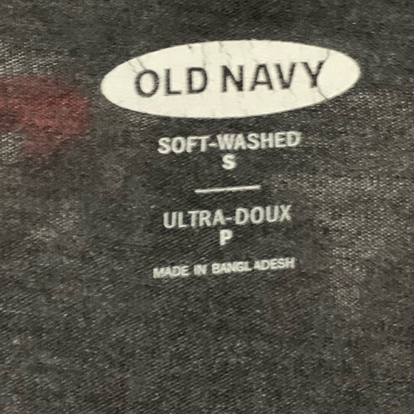 Old navy Tshirt vneck small - Picture 3 of 3